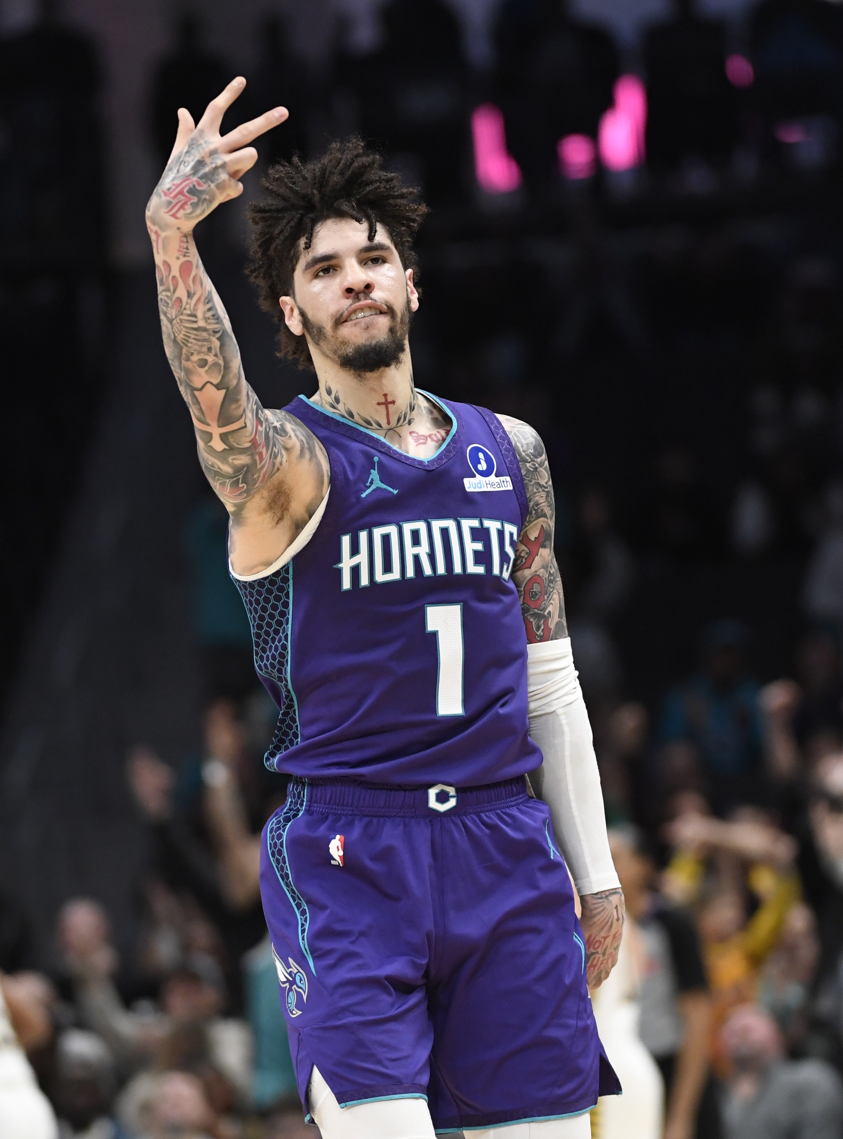 pp电子官网-只管打球好看！三球24中11得25分9板5助 三分失准11中3