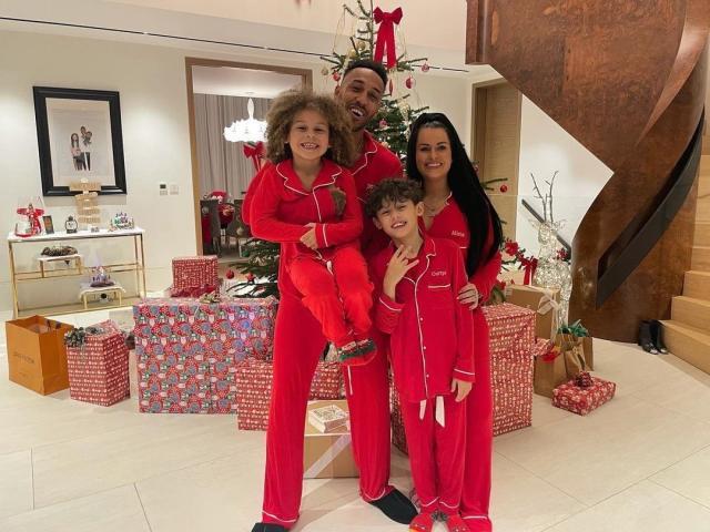 pp电子官网-【夜读】触目惊心，5年内7位巴萨球员遭入室抢劫！