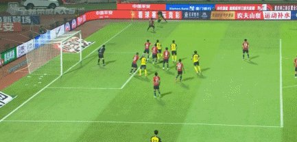 1628430587279006677.gif 【中超】艾克森破纪录韦世豪造3球 重庆1比5广州队